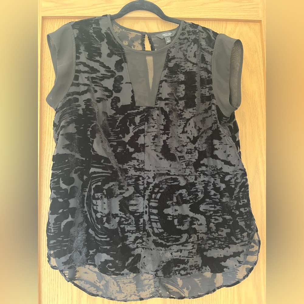 Simply Vera Sheer & Velvet Black Short Sleeve Top – Size Large